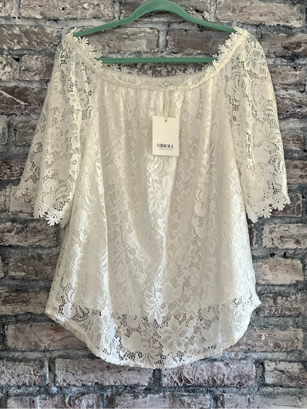 Off-Shoulder White Lace Blouse fully lined and so beautiful. NWT smoke &pet free